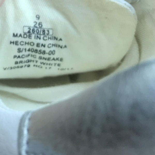 Old Navy Womens Court Sneakers White Silver Metallic Heel - Size 9 - Lace-Up