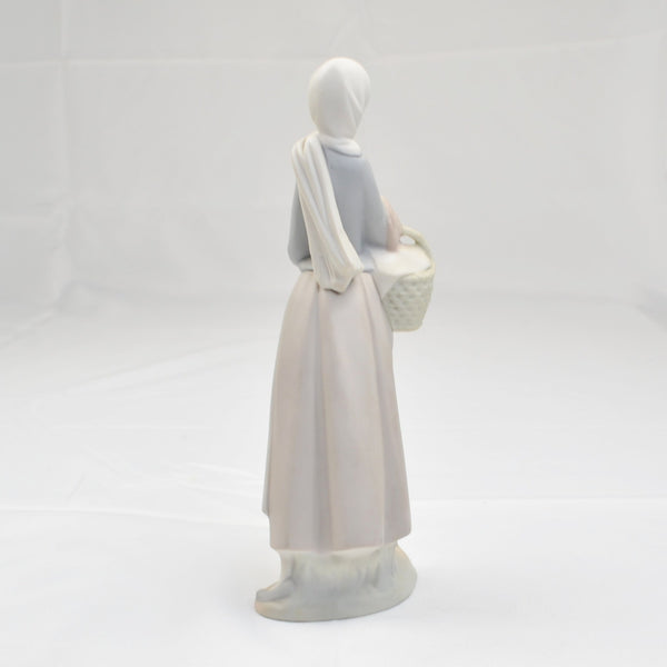 Lladro "GIRL WITH COCKEREL" 4591 Girl With Rooster, Basket Matte Finish Figurine