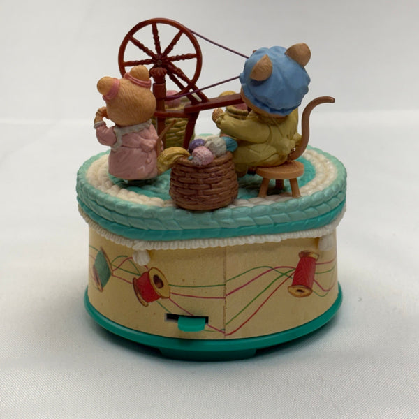 San Francisco Music Box Company “Spinning Wheel” Mouse Mice Yarn Spinning Enesco