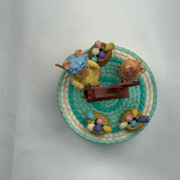 San Francisco Music Box Company “Spinning Wheel” Mouse Mice Yarn Spinning Enesco