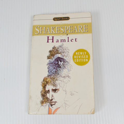 Hamlet by William Shakespeare - Signet Classic