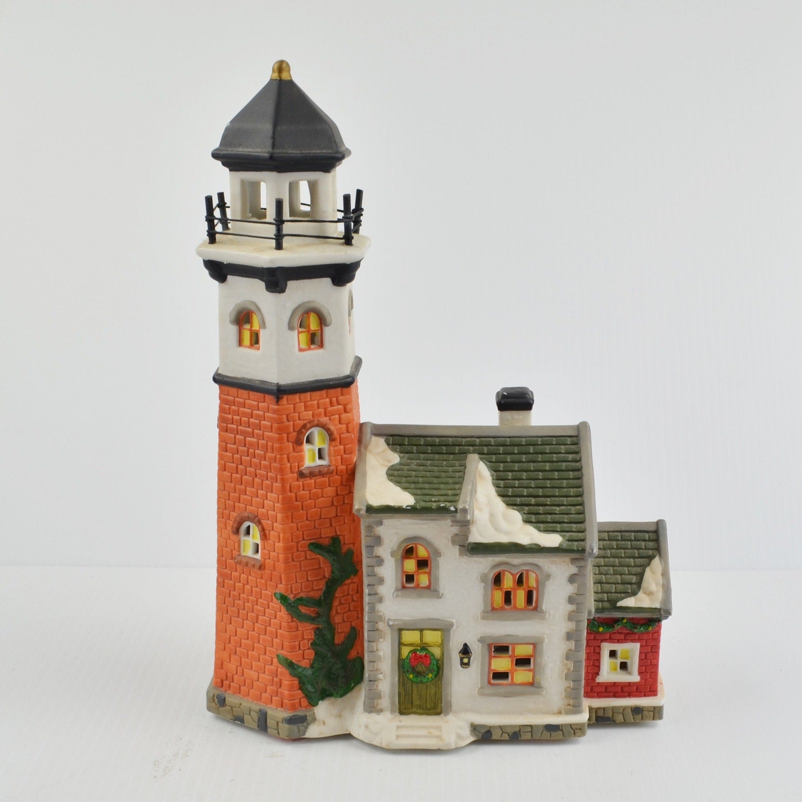 Santa's Workbench Collection Victorian Cape May Lighthouse 1999 - New LED Light