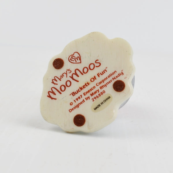 Mary’s Moo Moos “Buckets Of Fun” 1997 Enesco Cow Rain Hat Inside Bucket Figurine