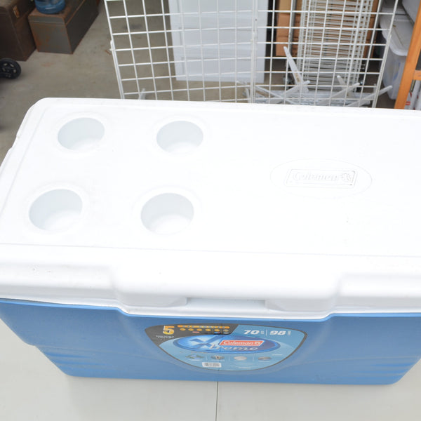 Coleman Xtreme 70 qt Ice Box Cooler Blue/White 98 Cans, Cup Holders