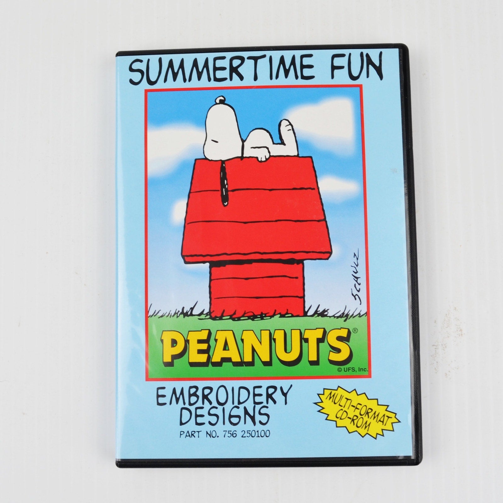 Peanuts Summertime Fun Machine Embroidery Designs CD - Snoopy, Charlie Brown