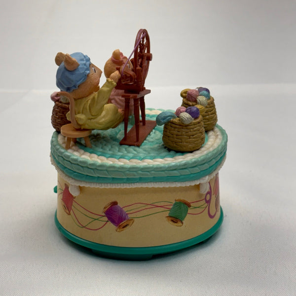 San Francisco Music Box Company “Spinning Wheel” Mouse Mice Yarn Spinning Enesco
