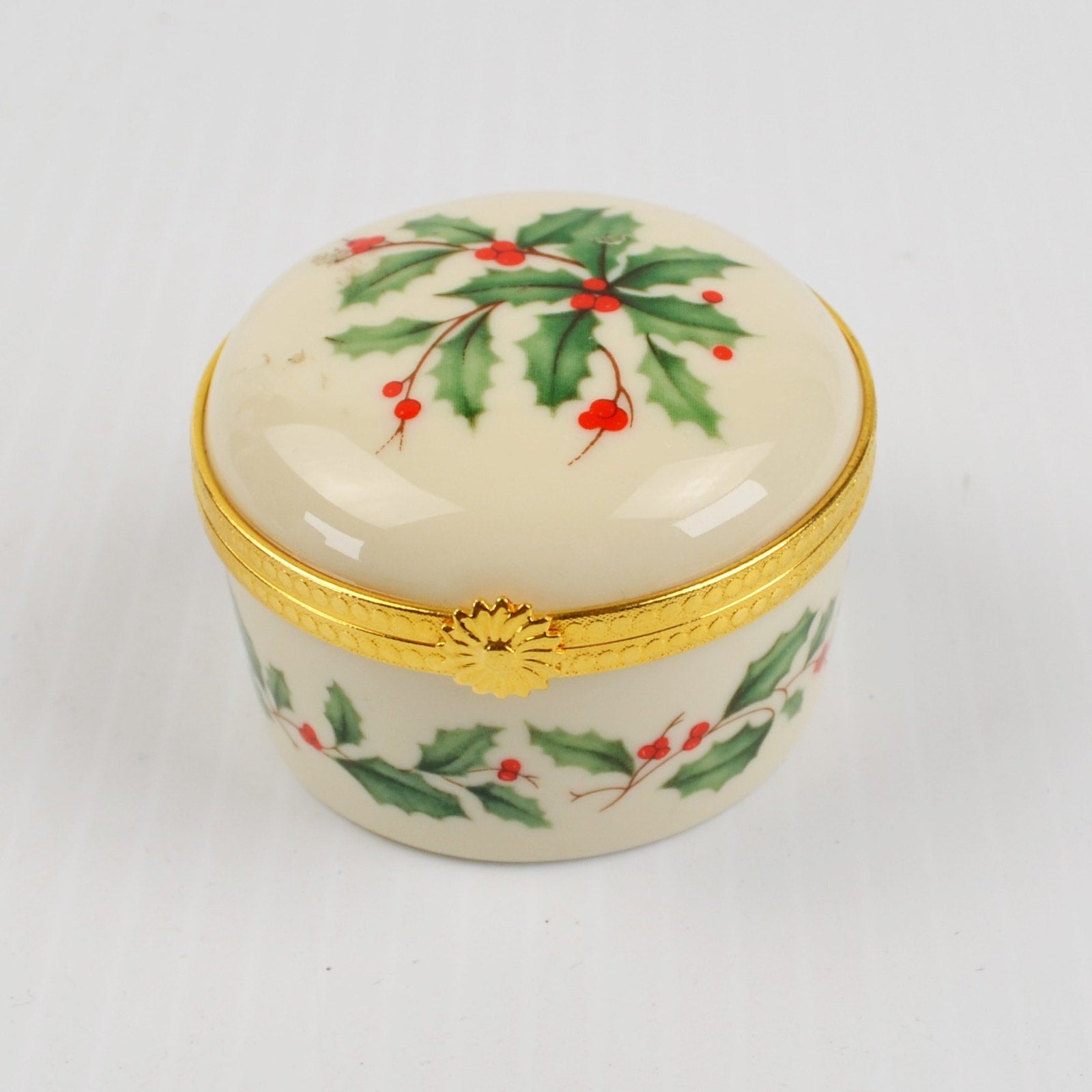 Lenox Porcelain Christmas Hinged Holly Berry Gold Trim Trinket Box 2" Diameter