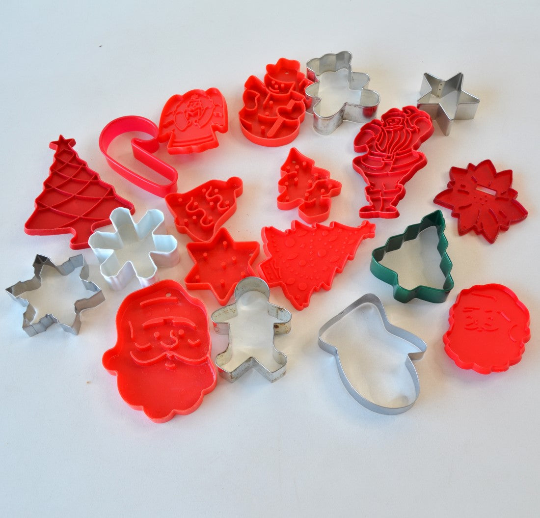 19 Cookie Cutters - Christmas Themed - 7 Metal and 12 Plastic
