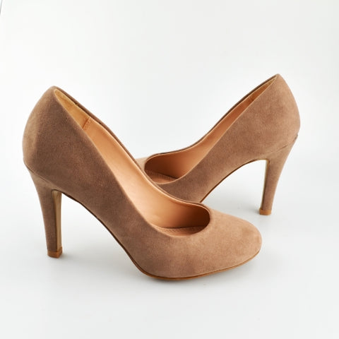 Kelly and Katie Larrissa Pump Heels, Womens Suede Taupe Closed Toe Size 6